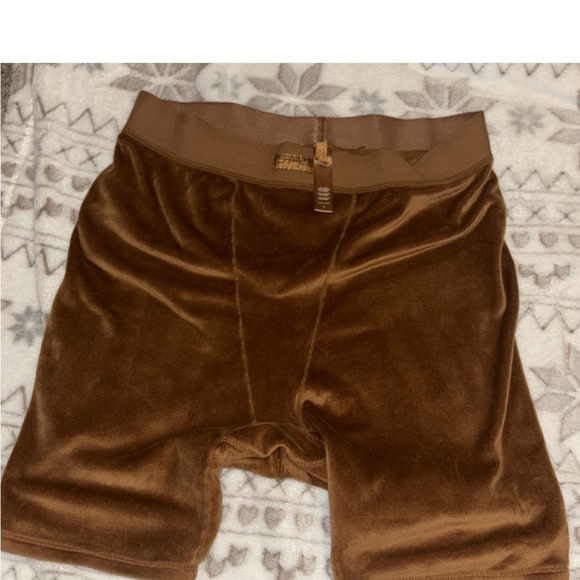 Skims velour biker shorts - Picture 3 of 4